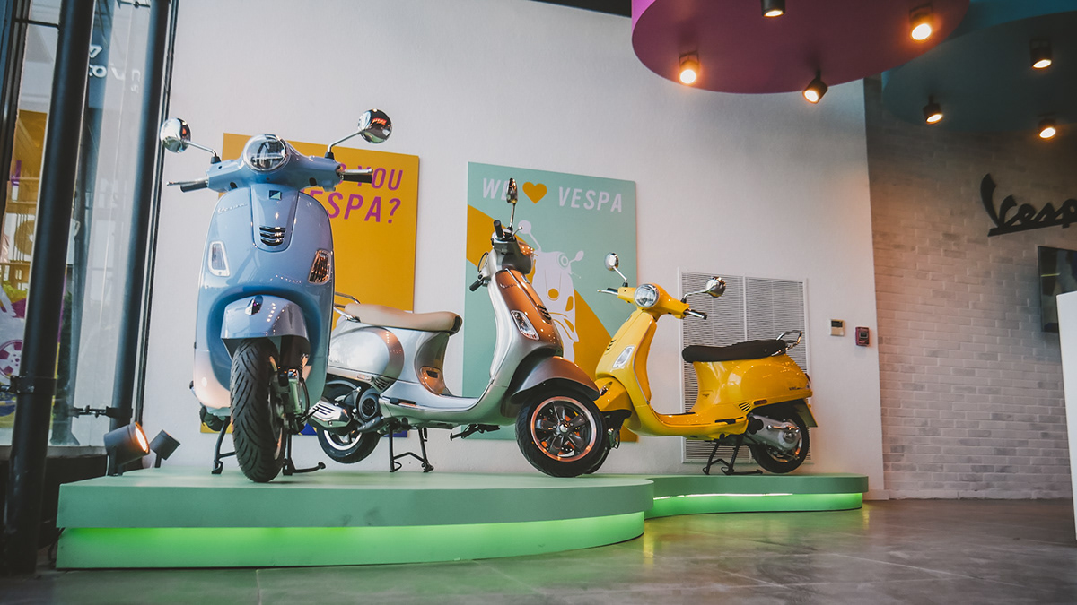 Vespa showroom with colorful brand posters — Do you VESPA?